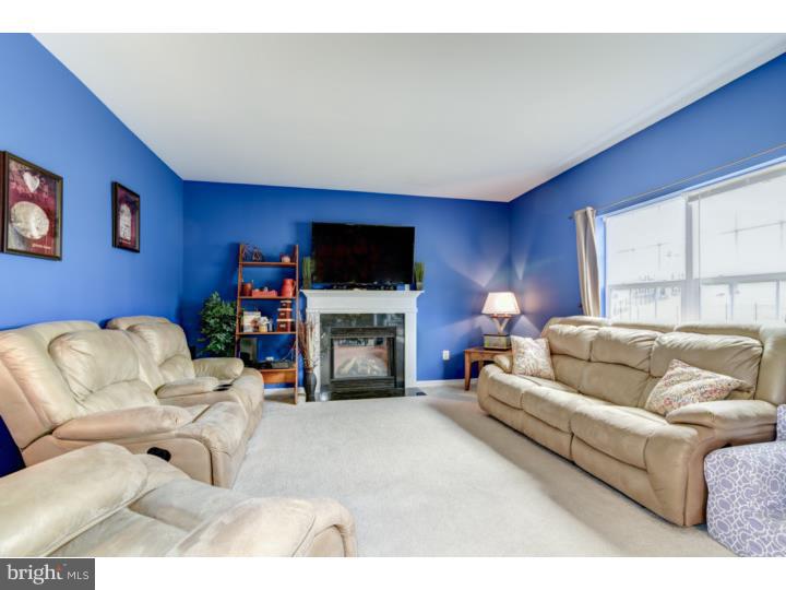 2614 Bridle Path Road Norristown, PA 19403 - Photo 7 of 25 Family Room