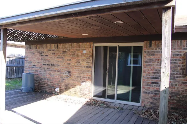 $375,000 | 613 East Renfro Street, Burleson, TX 76028