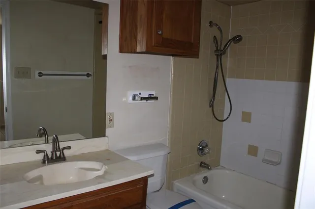 $375,000 | 613 East Renfro Street, Burleson, TX 76028