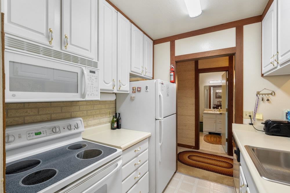 440 Shirley Cyn Road, Unit 50 Olympic Valley, CA 96146 - Photo 4 of 28 a kitchen with a stove and a refrigerator