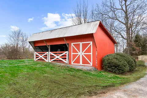 $575,000 | 6512 Buzzard Creek Road, Cedar Hill, TN 37032