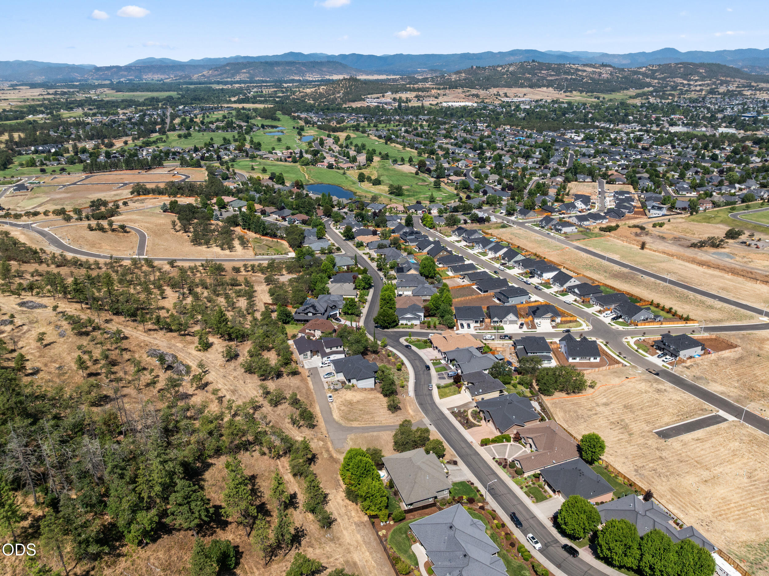 1330 Poppy Ridge Drive Eagle Point, OR 97524 - Photo 8 of 12