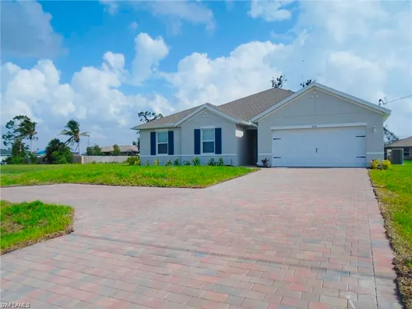 a view of front of house with a yard