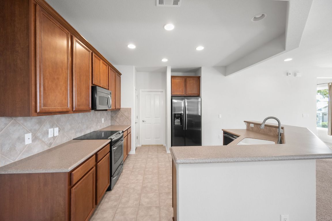 201 Limestone Shoals Court Georgetown, TX 78633 - Photo 10 of 36