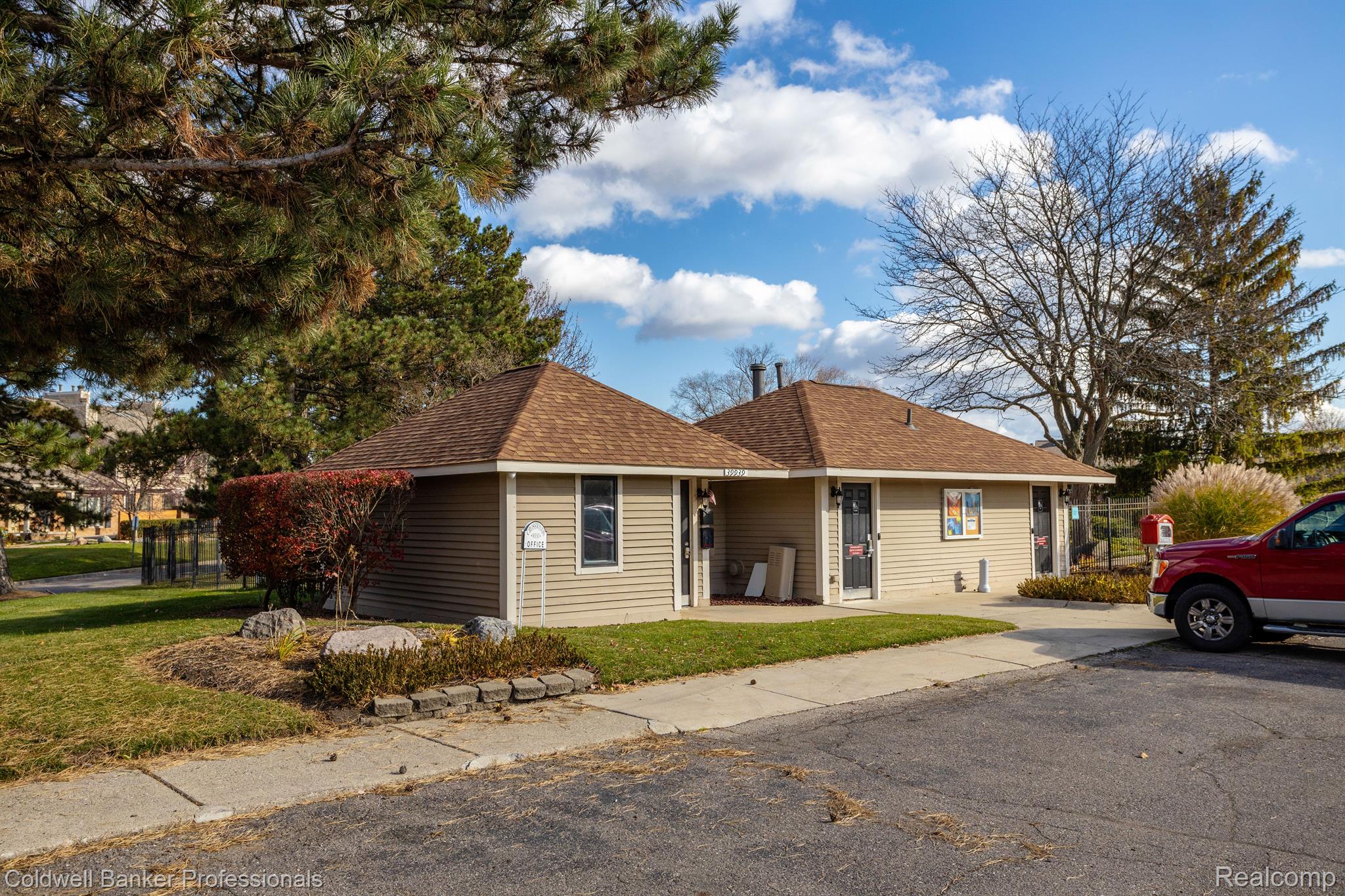 22353 Peach Tree Novi, MI 48375 - Photo 31 of 35 Gallery Image 31
