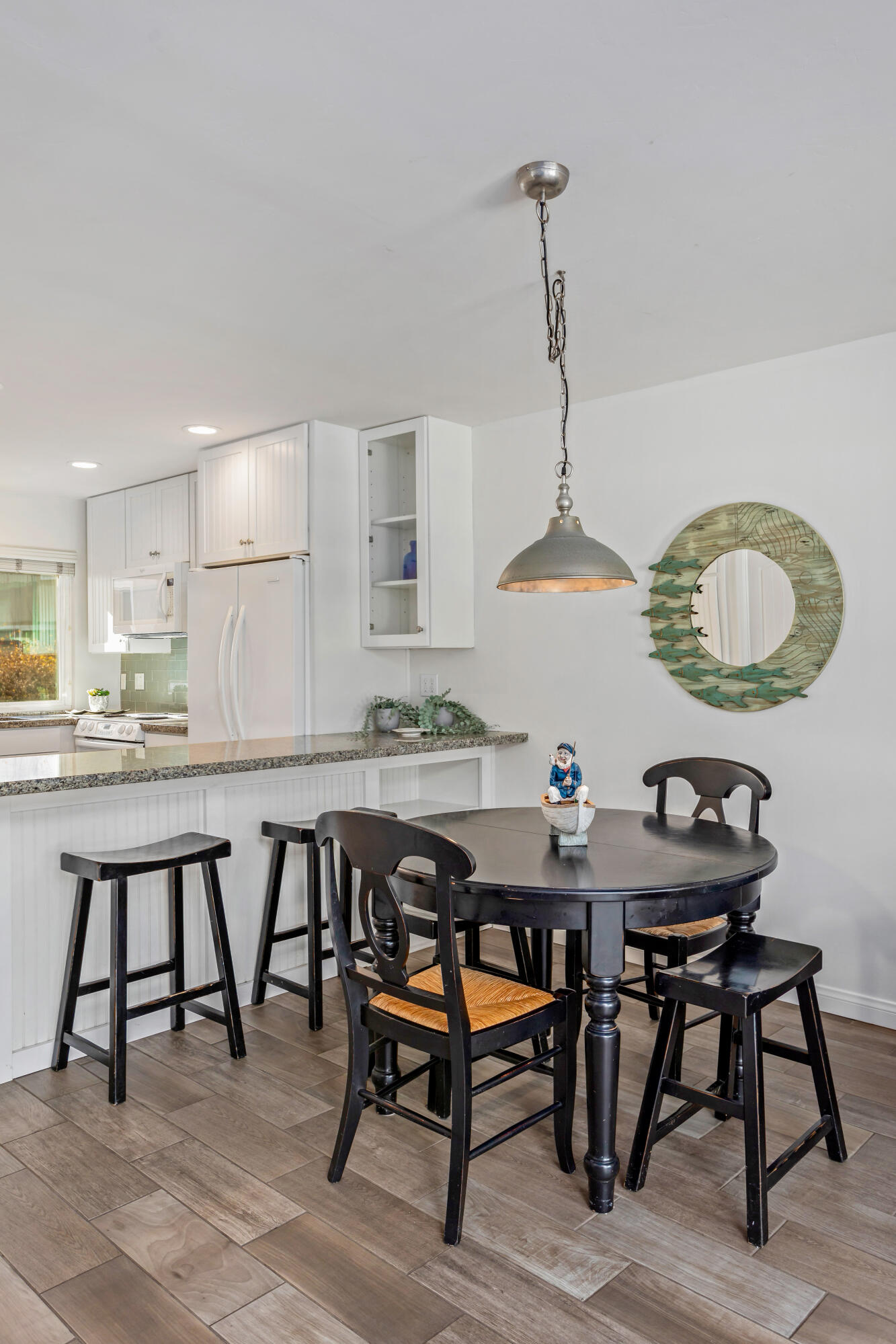 4700 Sandyland Road, Unit 54 Carpinteria, CA 93013 - Photo 11 of 26 Dining/Kitchen