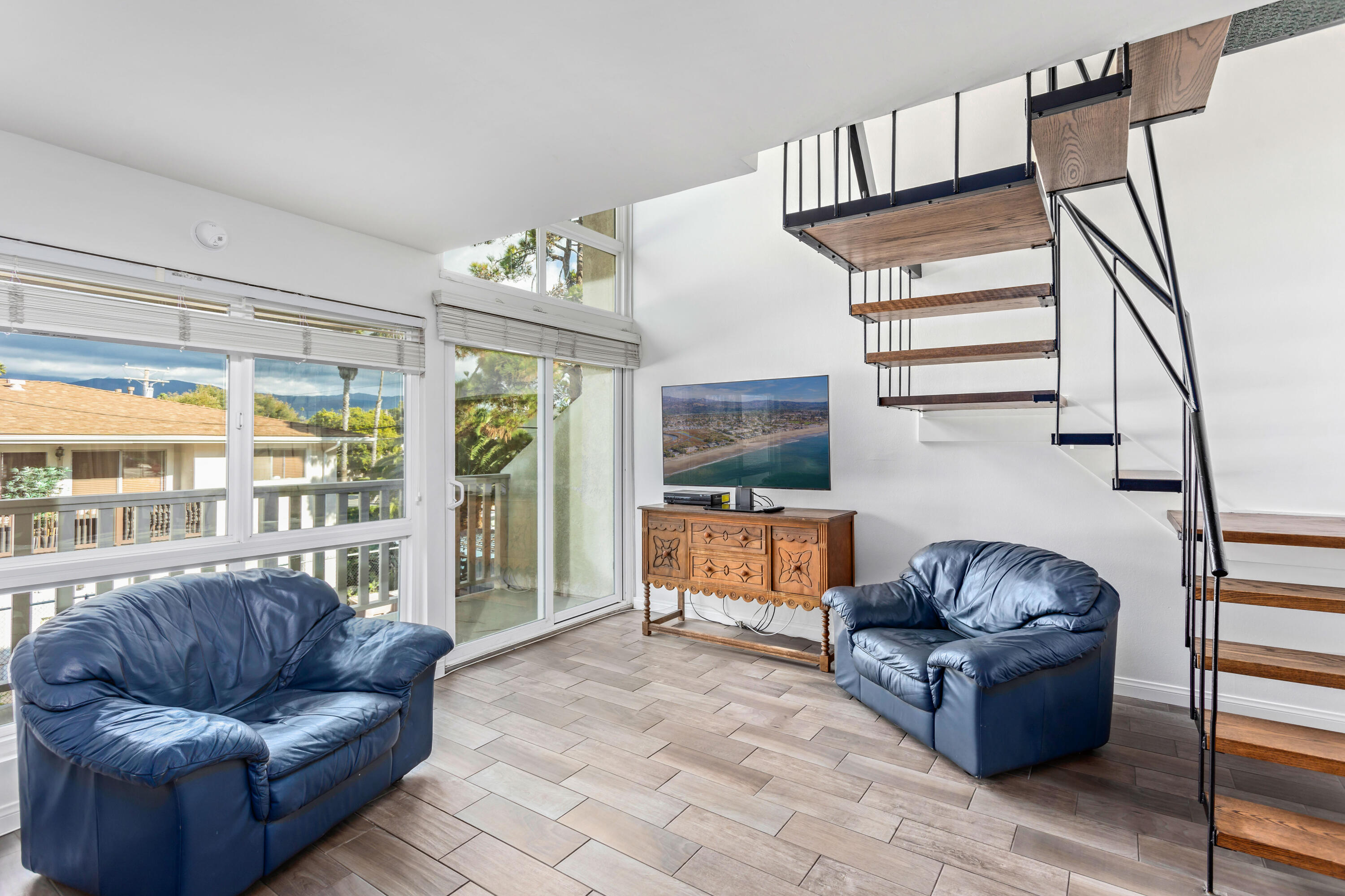 4700 Sandyland Road, Unit 54 Carpinteria, CA 93013 - Photo 3 of 26 Living Room