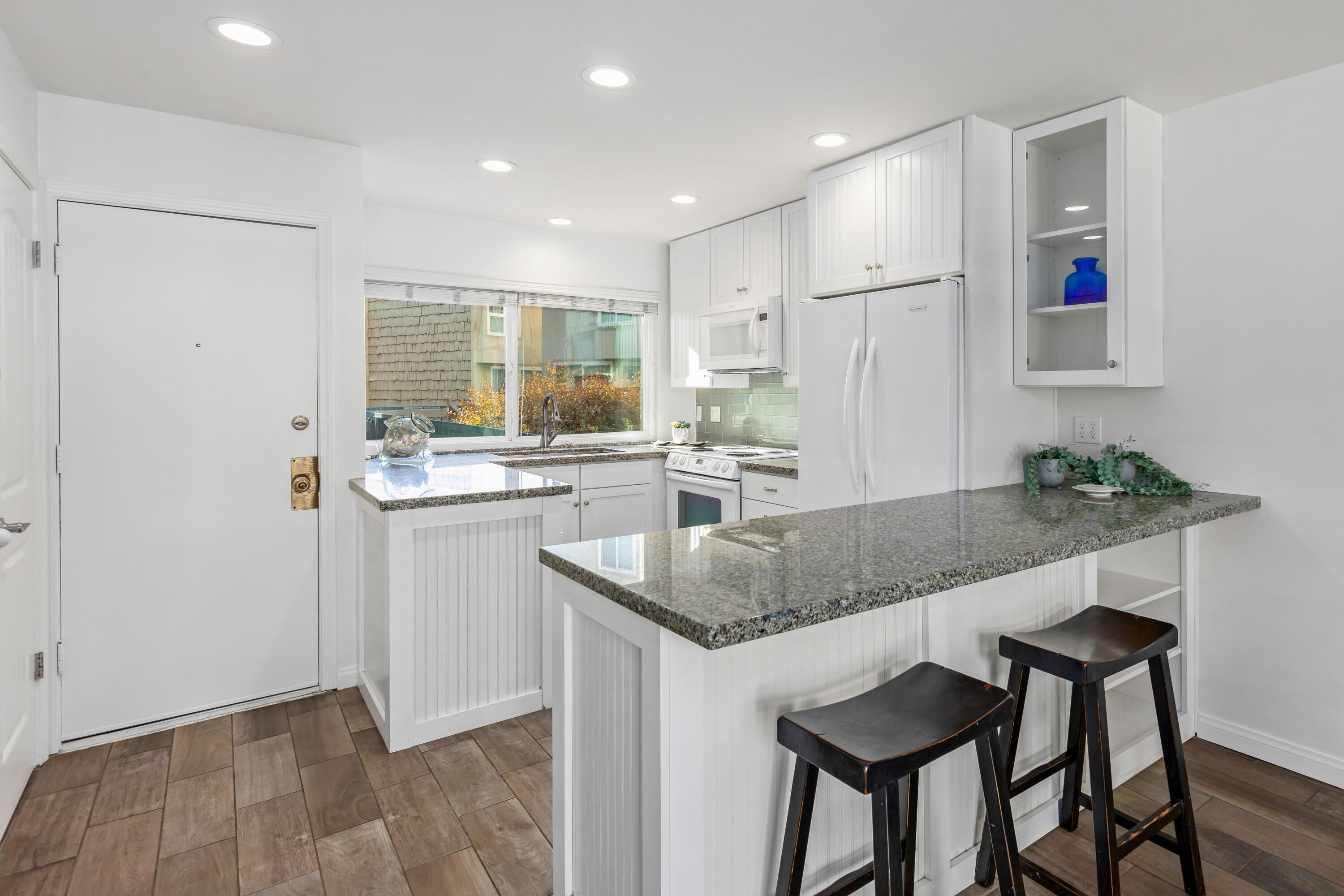 4700 Sandyland Road, Unit 54 Carpinteria, CA 93013 - Photo 8 of 26 Kitchen