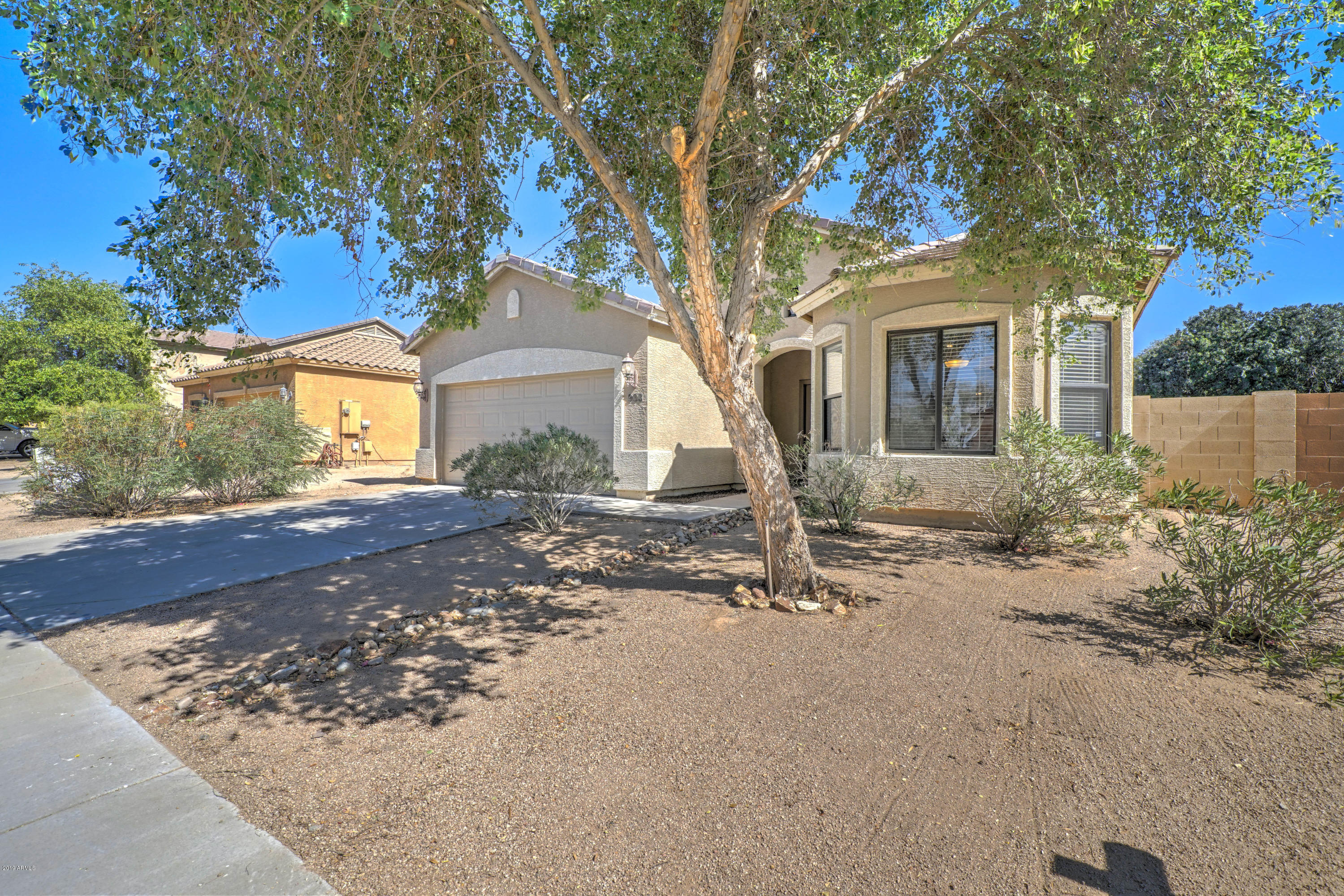 933 West Carter Road Phoenix, AZ 85041 - Photo 3 of 24 933 W Carter Rd