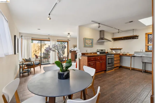 $699,000 | 3710 West Street, Oakland, CA 94609