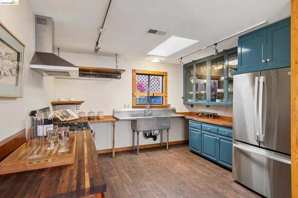$699,000 | 3710 West Street, Oakland, CA 94609