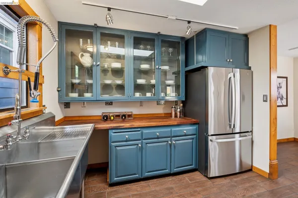 $699,000 | 3710 West Street, Oakland, CA 94609