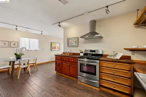 $699,000 | 3710 West Street, Oakland, CA 94609