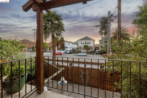 $699,000 | 3710 West Street, Oakland, CA 94609
