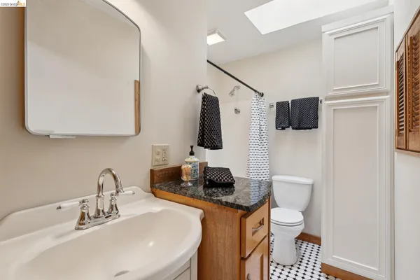 $699,000 | 3710 West Street, Oakland, CA 94609