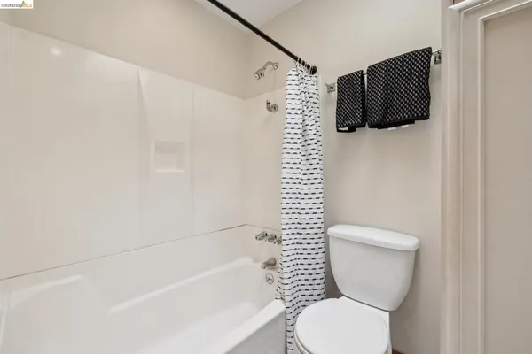 $699,000 | 3710 West Street, Oakland, CA 94609