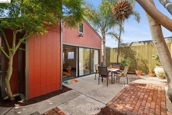 $699,000 | 3710 West Street, Oakland, CA 94609
