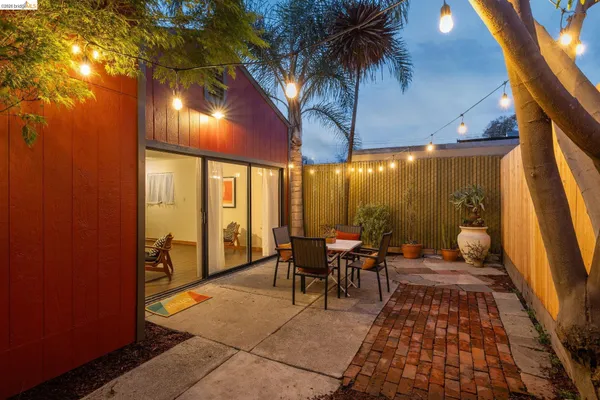 $699,000 | 3710 West Street, Oakland, CA 94609