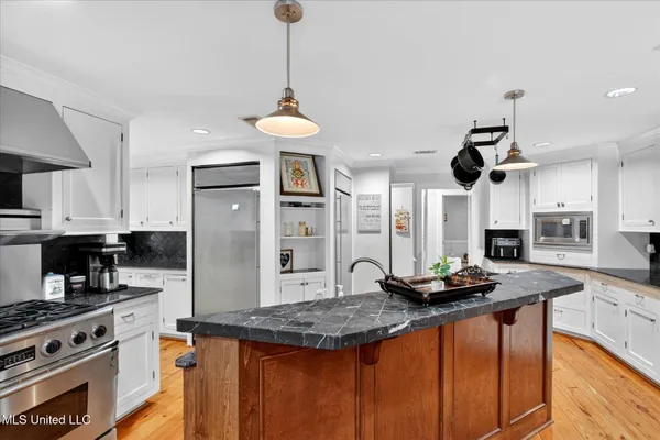 $799,999 | 20419 Robinson Road, Gulfport, MS 39503