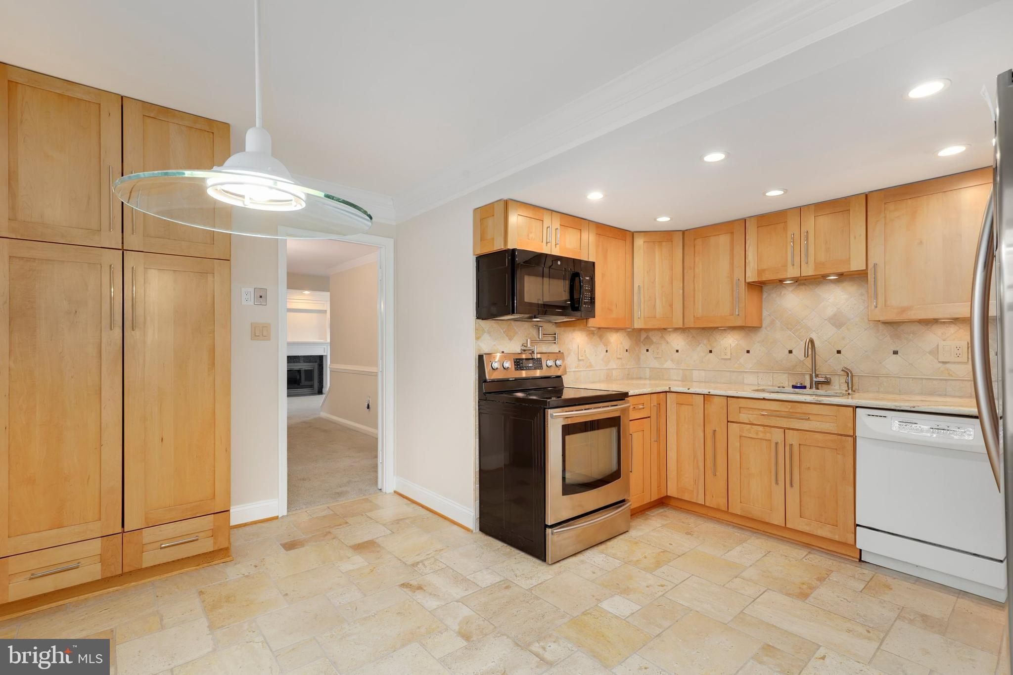 2328 Rosedown Drive Reston, VA 20191 - Photo 6 of 65 Gallery Image 6