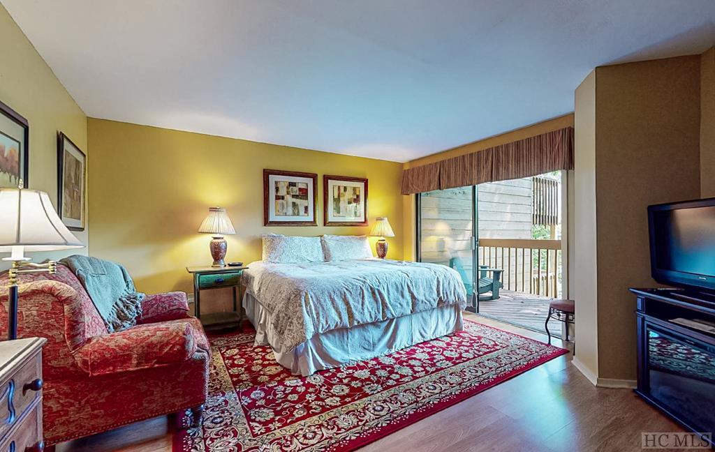 81-40 Emerald Ridge Road, Unit 40 Sapphire, NC 28774 - Photo 19 of 31 Gallery Image 19