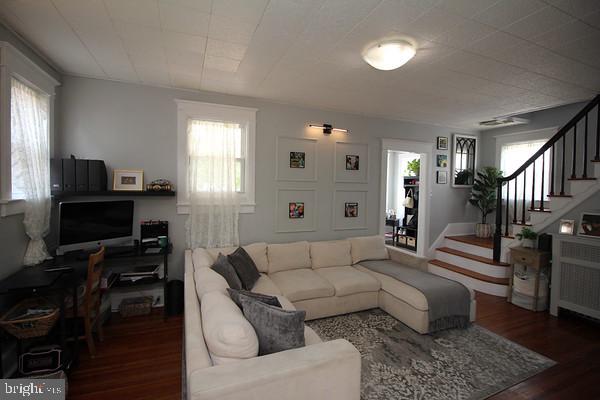 601 Arndt Avenue Riverside, NJ 08075 - Photo 7 of 30 Inviting living space with natural light.