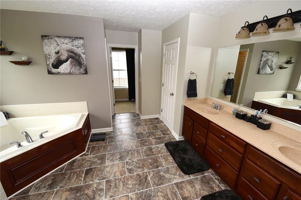 8174 Elsen Ridge Avon, IN 46123 - Photo 15 of 24 Gallery Image 15