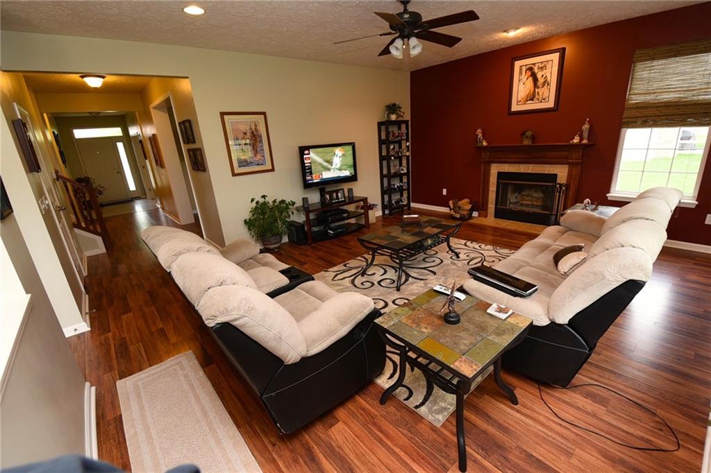 8174 Elsen Ridge Avon, IN 46123 - Photo 7 of 24 Gallery Image 7
