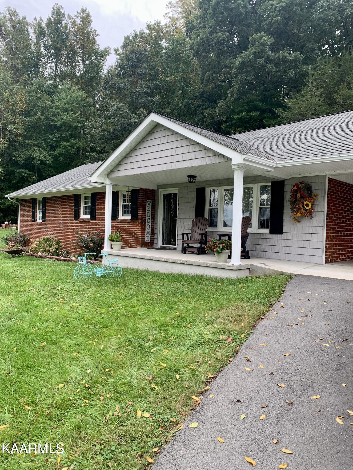 403 Russell Road South New Tazewell, TN 37825 - Photo 3 of 39 13193193-0A16-4EC4-9EB0-FF96468F02A7