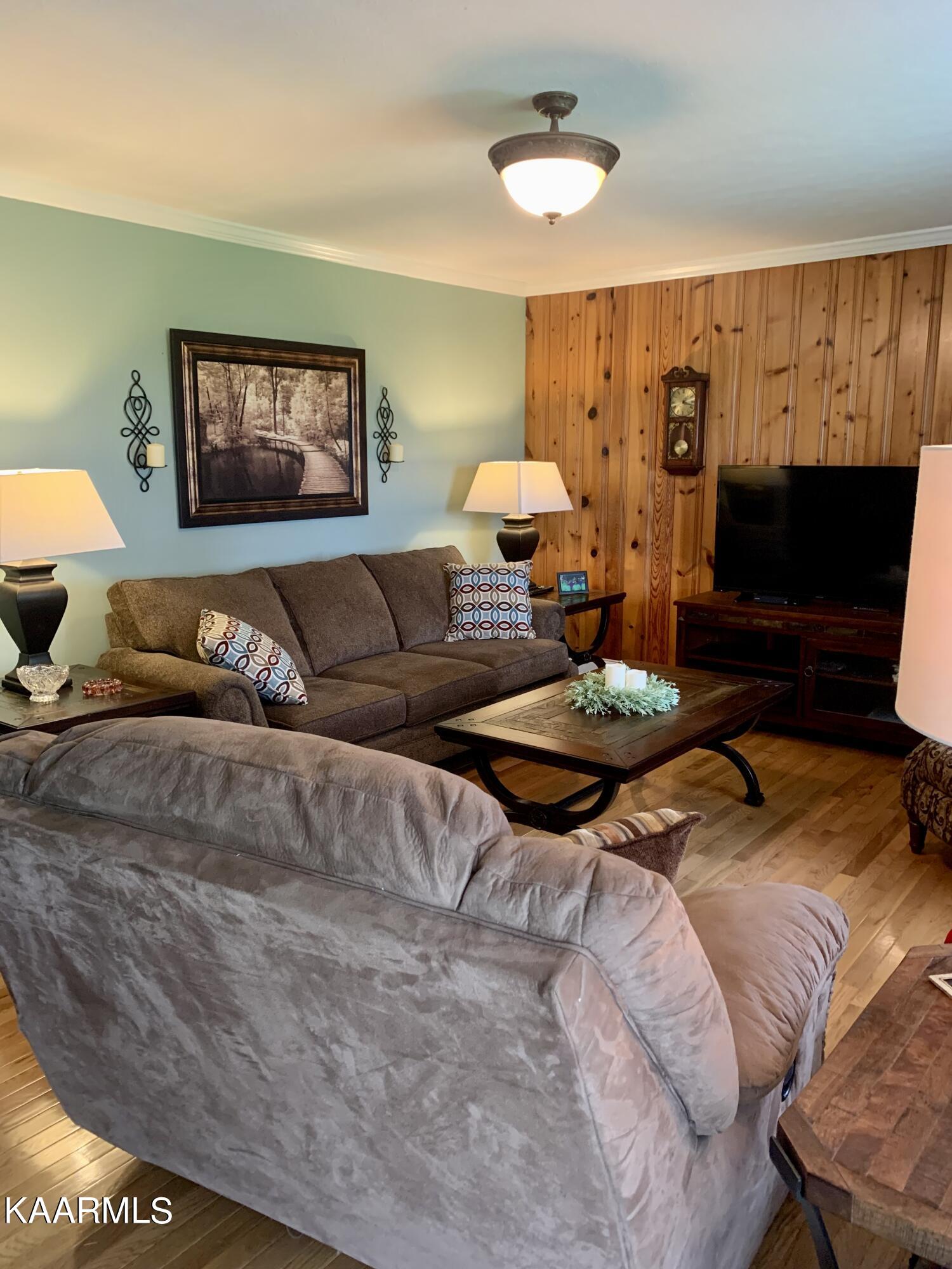 403 Russell Road South New Tazewell, TN 37825 - Photo 8 of 39 1C5C93F4-8F98-4F00-A90A-DAB66FDE773C