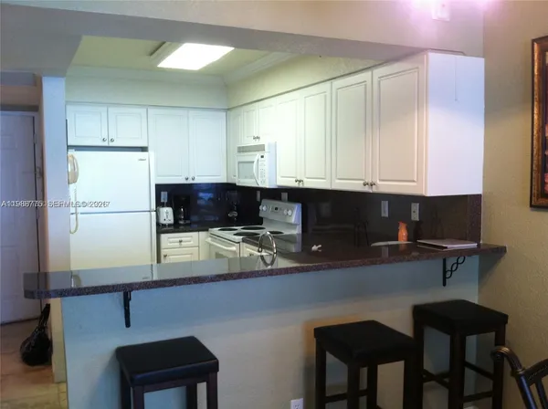 $1,900 | 2501 South Ocean Drive, Unit PH6, Hollywood, FL 33019