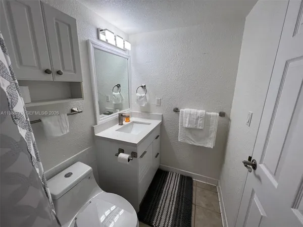 $1,900 | 2501 South Ocean Drive, Unit PH6, Hollywood, FL 33019