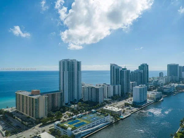 $1,900 | 2501 South Ocean Drive, Unit PH6, Hollywood, FL 33019