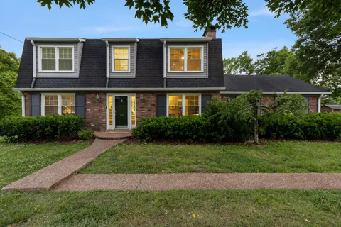 a view of a yard in front of a house