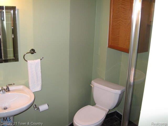 2759 Harrison Avenue Rochester, MI 48307 - Photo 13 of 25 31102194-5.jpg