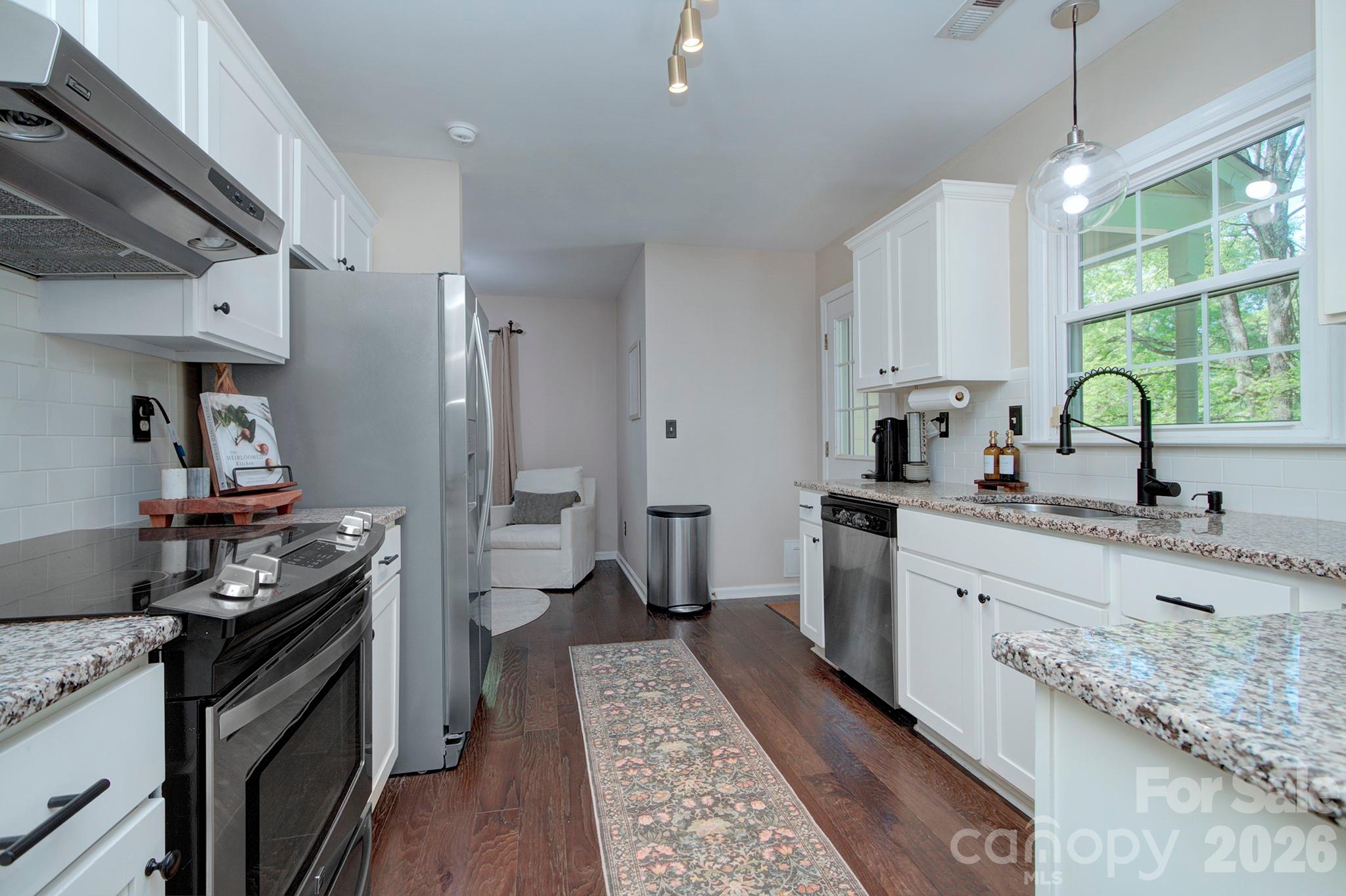 401 Sandymead Road Matthews, NC 28105 - Photo 16 of 35