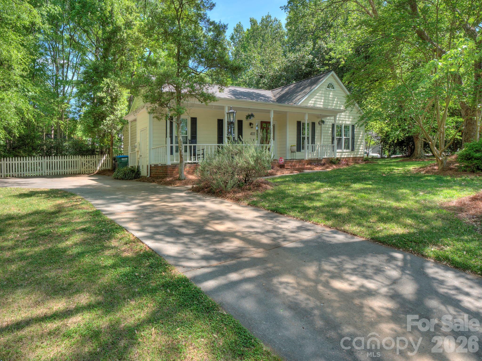 401 Sandymead Road Matthews, NC 28105 - Photo 3 of 35