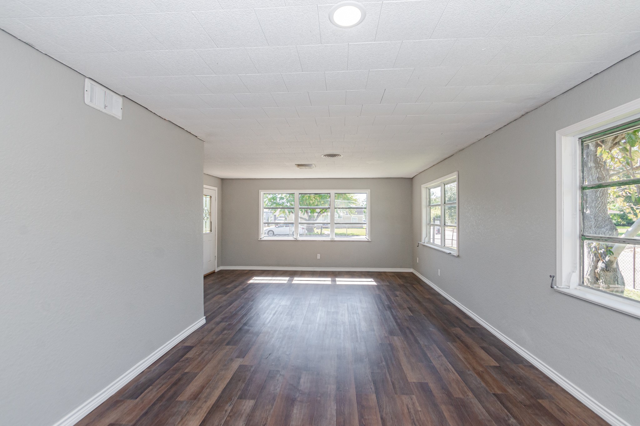 1230 West 4th Street Freeport, TX 77541 - Photo 9 of 49 Living room/ Dining room combo