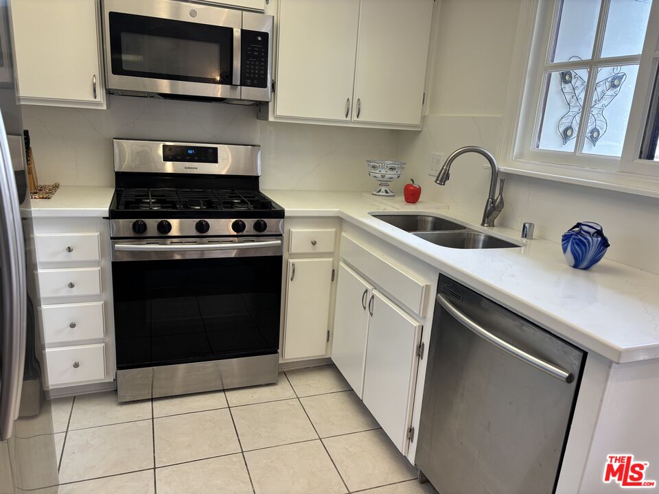 27912 Ridgecove Court North Rancho Palos Verdes, CA 90275 - Photo 4 of 14