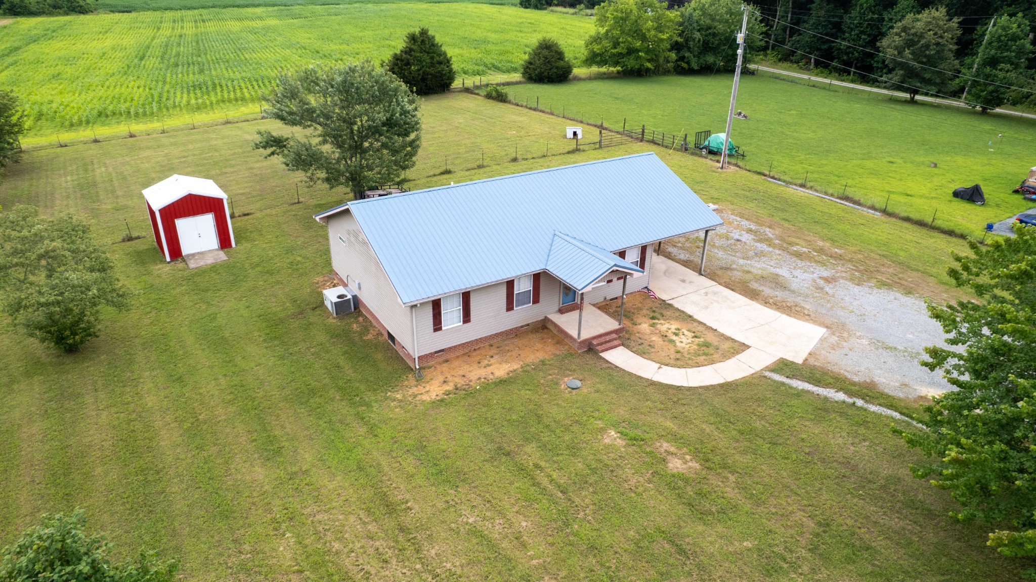 618 Lear Road Portland, TN 37148 - Photo 2 of 29 a view of a tennis court