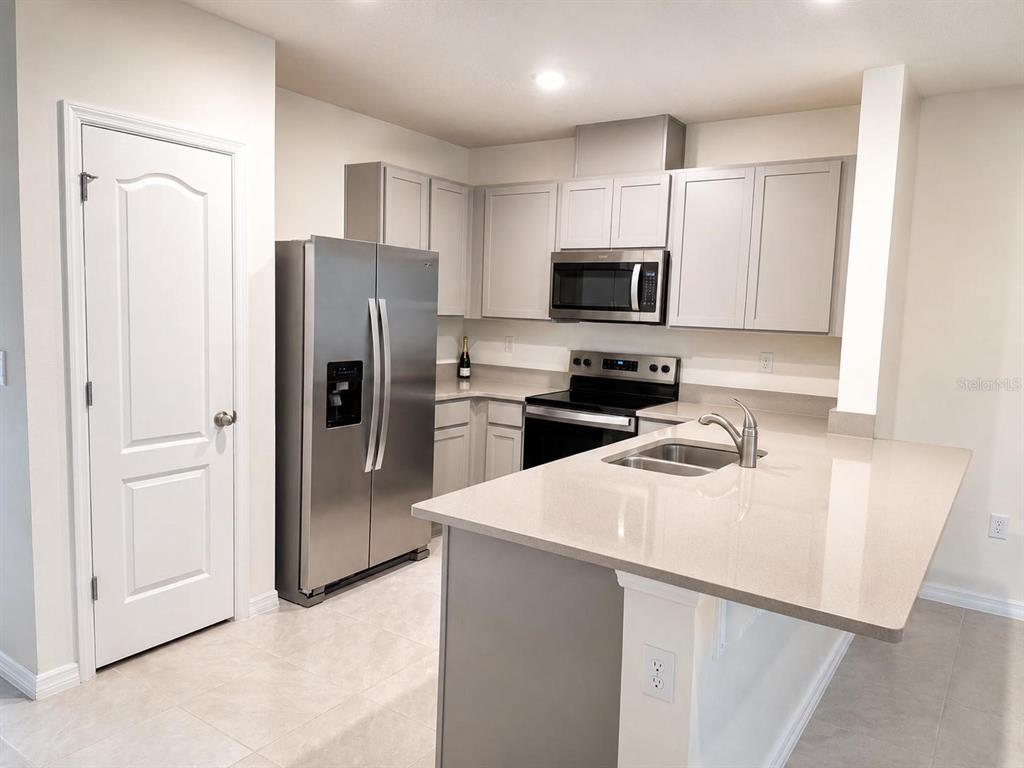 2199 Longleaf Road Davenport, FL 33837 - Photo 2 of 18