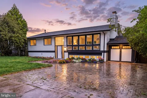 $1,390,000 | 203 Audreys Court Southeast, Vienna, VA 22180