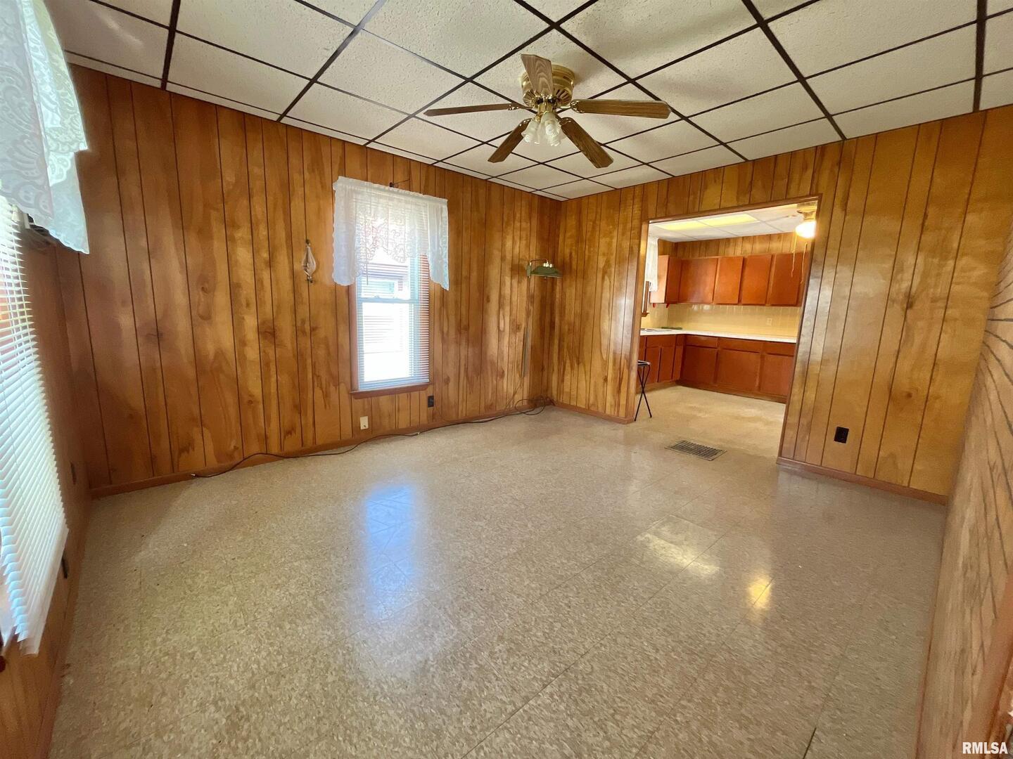 633 4th Avenue South Clinton, IA 52732 - Photo 14 of 34 a view of an empty room with a window