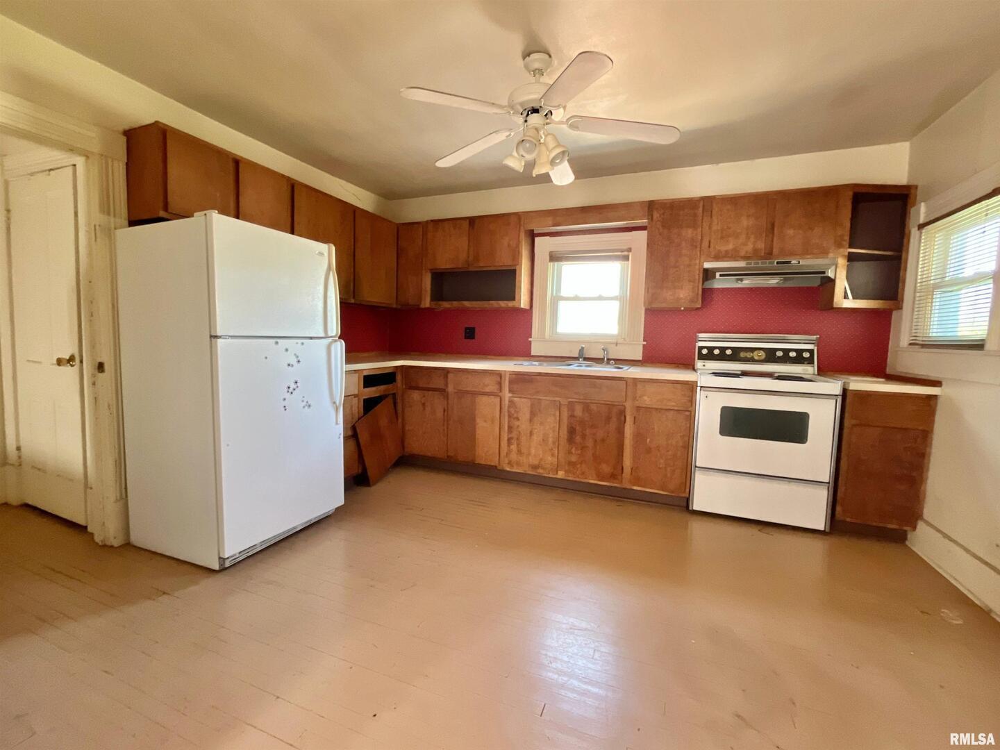 633 4th Avenue South Clinton, IA 52732 - Photo 21 of 34 a kitchen with stainless steel appliances granite countertop a stove a refrigerator and a microwave