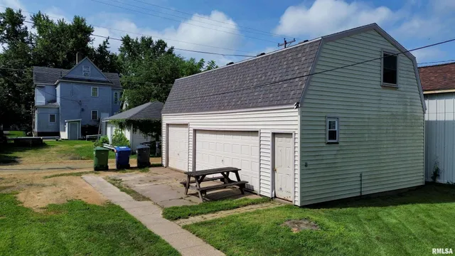 $99,000 | 633 4th Avenue South, Clinton, IA 52732