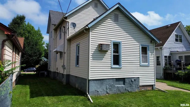 $99,000 | 633 4th Avenue South, Clinton, IA 52732