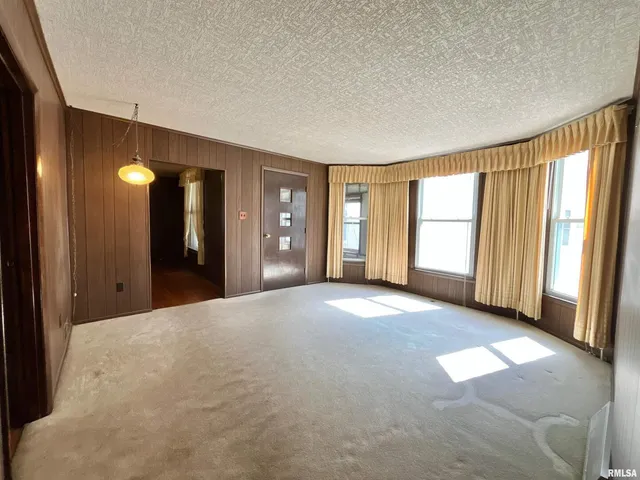 $99,000 | 633 4th Avenue South, Clinton, IA 52732