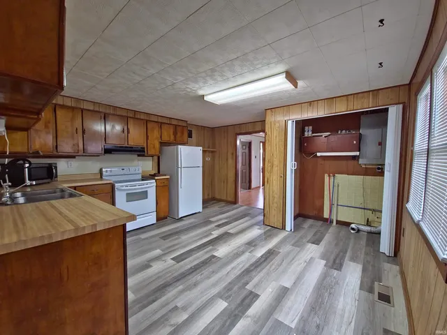 $1,000 | 108 South Oak Street, Loogootee, IN 47553