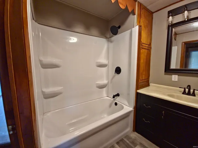 $1,000 | 108 South Oak Street, Loogootee, IN 47553