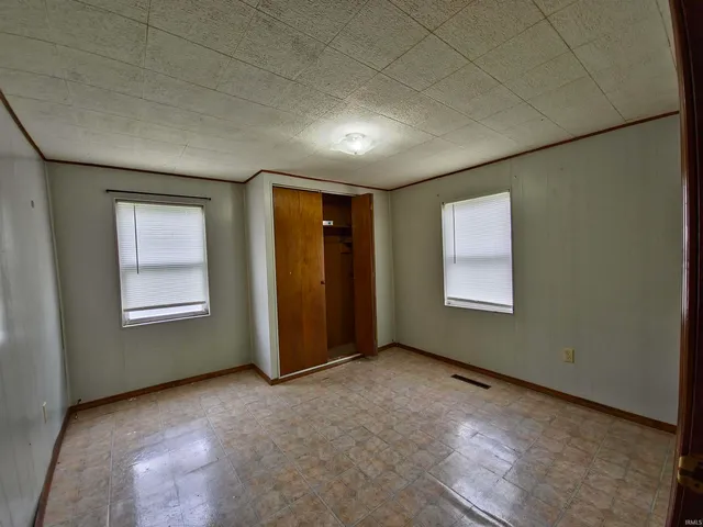 $1,000 | 108 South Oak Street, Loogootee, IN 47553